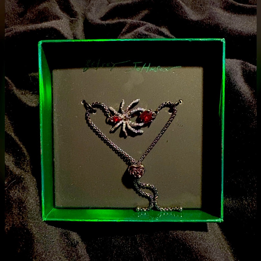 BETSEY JOHNSON Halloween Spider Slider Bracelet Scary Spooky Creepy NEW NWT
